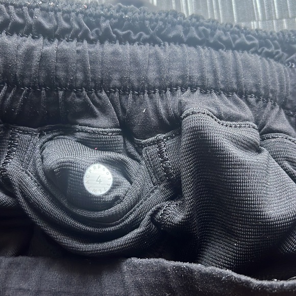 Lululemon Hotty Hot Shorts 2.5” ✧ Black ✧ Size 4 - Picture 9 of 9